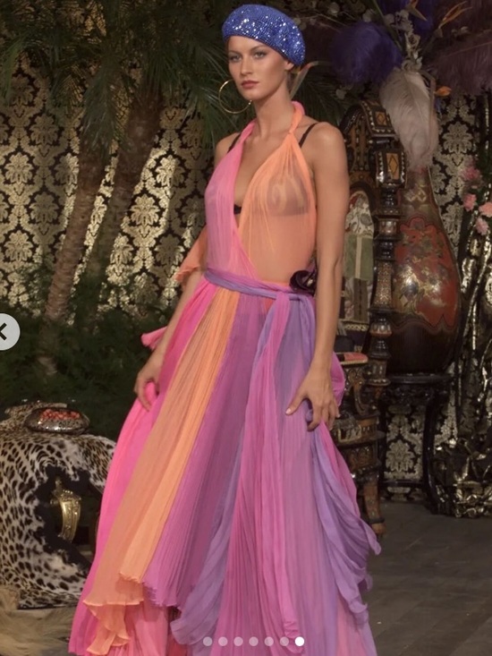 Dolce & Gabbana Dresses & Skirts - Dolce Gabbana silk Chiffon pleated gown 2000 runway